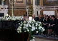 Συγγενείς και φίλοι παρίστανται στην εξόδιο ακολουθία της ηθοποιού Μάρως Κοντού στη Μητρόπολη Αθηνών, Παρασκευή 17 Ιουλίου 2026 (φωτ.: ΑΠΕ-ΜΠΕ / Ορέστης Παναγιώτου)