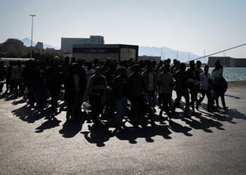 Αναχώρηση μεταναστών από το λιμάνι του Ηρακλείου της Κρήτης για τον Πειραιά, στο πλαίσιο αποσυμφόρησης του νησιού (φωτ.: EUROKINISSI / Στέφανος Ραπάνης)