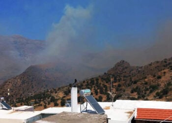Καπνός από τη φωτιά στην Κρύα Βρύση Ρεθύμνου, Τετάρτη 29 Ιουλίου 2026 (φωτ.: Facebook / Forecast Weather Greece / Alexvi)