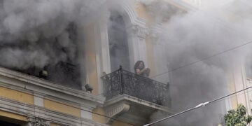 Καπνός στο υποκατάστημα της Marfin, 5 Μαΐου 2010
(φωτ.: PHASMA / EFE/Α. Πασβαντής)