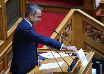 Ο Κυριάκος Μητσοτάκης στη Βουλή για να απαντήσει σε επίκαιρη ερώτηση για το κόστος ζωής, στο πλαίσιο της Ώρας του Πρωθυπουργού.  Παρασκευή 10 Ιουλίου 2026 (φωτ.: EUROKINISSI / Γιάννης Παναγόπουλος)