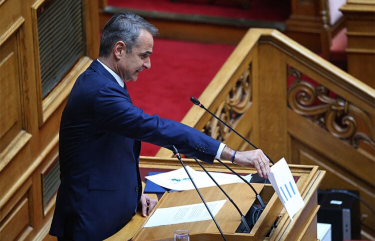 Ο Κυριάκος Μητσοτάκης στη Βουλή για να απαντήσει σε επίκαιρη ερώτηση για το κόστος ζωής, στο πλαίσιο της Ώρας του Πρωθυπουργού. Παρασκευή 10 Ιουλίου 2026 (φωτ.: EUROKINISSI / Γιάννης Παναγόπουλος)