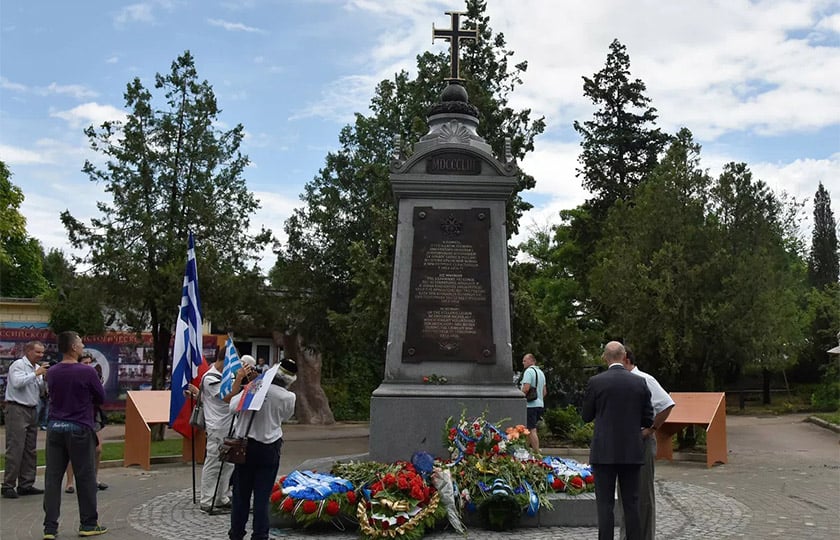 Το μνημείο της Ελληνικής Λεγεώνας ανεγέρθηκε στη Λεωφόρο της Σεβαστούπολης, κοντά στο Πανόραμα της Άμυνας της πόλης κατά τον Κριμαϊκό Πόλεμο (φωτ.: RIA Novosti / Αλεξάντρ Πολεγκένκο)