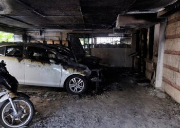 Η καμένη πιλοτή της πολυκατοικίας όπου διαμένει η οικογένεια Νέστορα, στην περιοχή της Ανάληψης (Χαριλάου) στη Θεσσαλονίκη. Τετάρτη 1 Ιουλίου 2026 (φωτ.: ΑΠΕ-ΜΠΕ / Αχιλλέας Χήρας)
