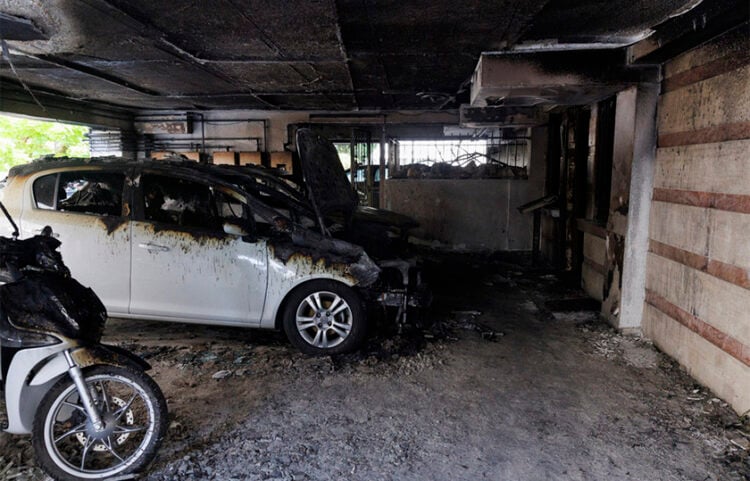 Η καμένη πιλοτή της πολυκατοικίας όπου διαμένει η οικογένεια Νέστορα, στην περιοχή της Ανάληψης (Χαριλάου) στη Θεσσαλονίκη. Τετάρτη 1 Ιουλίου 2026 (φωτ.: ΑΠΕ-ΜΠΕ / Αχιλλέας Χήρας)