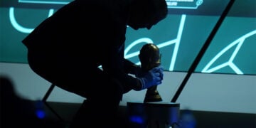 Το τρόπαιο του Παγκοσμίου Κυπέλλου της FIFΑ (φωτ.: EPA / Bob Frid)