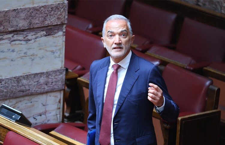Ο Μάριος Σαλμάς στα βουλευτικά έδρανα, Τετάρτη 22 Ιουλίου 2026 (φωτ.: EUROKINISSI / Γιάννης Παναγόπουλος)