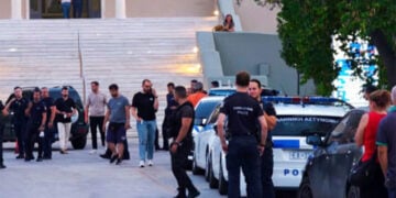 Αστυνομικές δυνάμεις στη είσοδο του «Σισμανογλείου», Πέμπτη 9 Ιουλίου 2026 (φωτ.: Facebook / Βάιος Σύρρος)