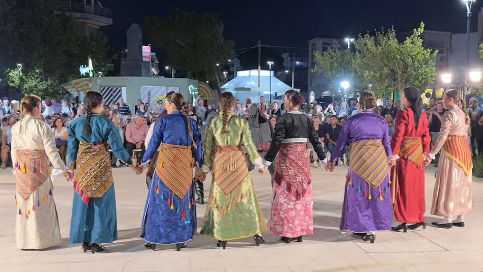 Εκτός από πιροσκί, ο Σύλλογος πρόσφερε και ποντιακή παράδοση (φωτ.: facebook / Σύλλογος Ποντίων Καματερού «Δημήτριος Ψαθάς»)