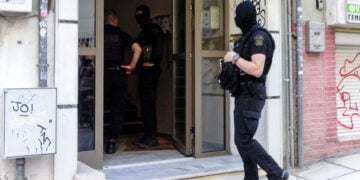 Στελέχη της Αντιτρομοκρατικής σε κατ' οίκον έρευνα για τις εμπρηστικές επιθέσεις και τη δολοφονία της Βάγιας Νέστορα στη Θεσσαλονίκη. Παρασκευή 10 Ιουλίου 2026  (φωτ.: EUROKINISSI / Ραφαήλ Γεωργιάδης)