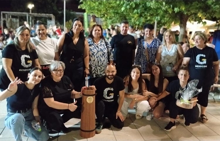 Η ομάδα των «Σταυραετών του Πόντου» που κέρδισε το 1ο Βραβείο Κοινού Φεστιβάλ Ποντιακής στο Γαστρονομίας, που πραγματοποιήθηκε στο Θρυλόριο Κομοτηνής. Σάββατο 11 Ιουλίου 2026 (φωτ.: Facebook / Giwrgos Avramidhs)
