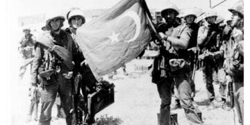 Τούρκοι στρατιώτες κατά την εισβολή (φωτ. αρχείου: ΑΠΕ-ΜΠΕ)