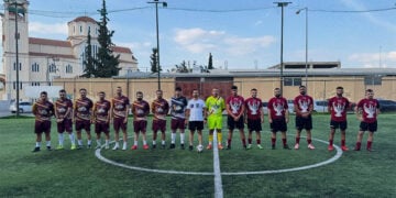 Πριν από τη σέντρα του τελικού της Pontion League (φωτ.: Facebook / Σύλλογος Ποντίων Ασπροπύργου «Οι Ακρίτες Του Πόντου»)