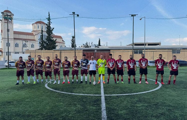 Πριν από τη σέντρα του τελικού της Pontion League (φωτ.: Facebook / Σύλλογος Ποντίων Ασπροπύργου «Οι Ακρίτες Του Πόντου»)