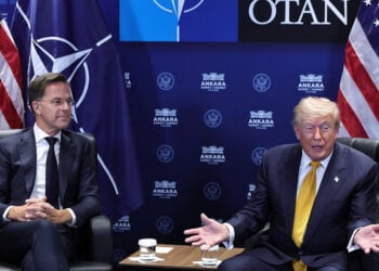 Ο Μαρκ Ρούτε με τον Ντόναλντ Τραμπ στο περιθώριο της Συνόδου Κορυφής του ΝΑΤΟ, που πραγματοποιείται στην Άγκυρα. Τετάρτη 8 Ιουλίου 2026 (φωτ.: EPA / Filip Singer)