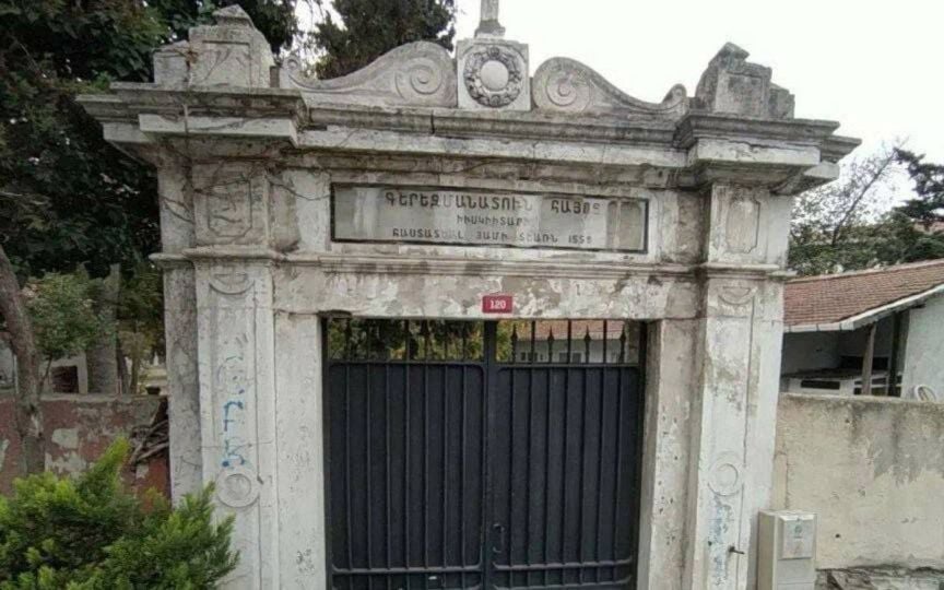 Η είσοδος του αρμενικού νεκροταφείου Σουρπ Γκαραμπέτ στην Πόλη (πηγή: bianet.org)