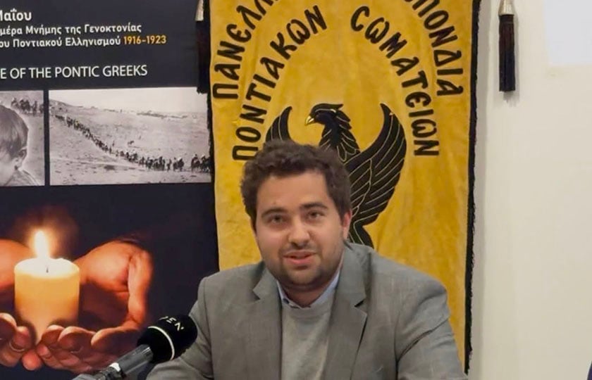 O δημοτικός σύμβουλος Ζαν-Λουί Ανφ σε εκδήλωση για τη Γενοκτονία των Ποντίων, στις Βρυξέλλες. Τρίτη 12 Μαΐου 2026 (φωτ.: Facebook / Πανελλήνια Ομοσπονδία Ποντιακών Σωματείων)