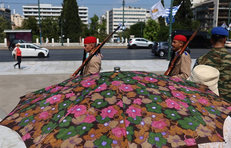 Στιγμιότυπο από την Πλατεία Συντάγματος (φωτ.: EUROKINISSI / Γιάννης Παναγόπουλος)