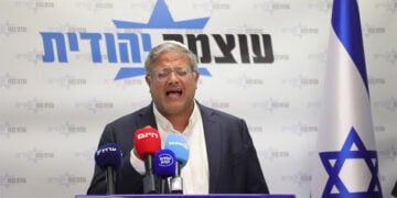 Ο υπουργός Εθνικής Ασφάλειας του Ισραήλ και επικεφαλής του κόμματος Εβραϊκή Δύναμη, Ιταμάρ Μπεν Γκβιρ, μιλά κατά την εβδομαδιαία συνεδρίαση της κοινοβουλευτικής του ομάδας στην Κνεσέτ. 22 Ιουνίου 2026 (φωτ.: EPA / Abir Sultan)