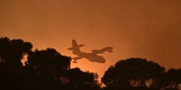 Για 4η ημέρα συνεχίζεται η μάχη με τη μεγάλη πυρκαγιά που ξεκίνησε από την Βοιωτία και επεκτάθηκε και στην Αττική (φωτ.: Μιχάλης Καραγιάννης / EUROKINISSI)