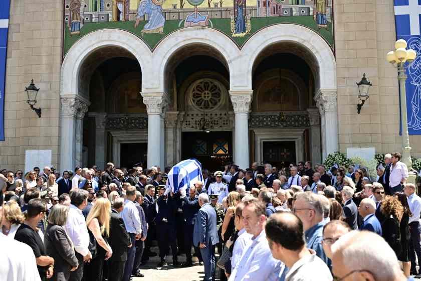 Εικόνα από την εξόδιο ακολουθία του Γιάννη Βαρβιτσιώτη (φωτ.: Μιχάλης Καραγιάννης/ EUROKINISSI)