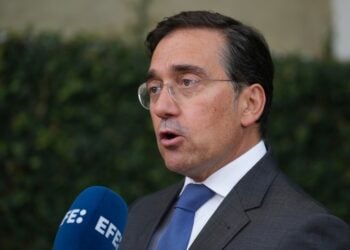 Λίγες ώρες πριν από την ανακοίνωση των ισπανικών ελέγχων, ο υπουργός Εξωτερικών της Ισπανίας Χοσέ Μανουέλ Αλμπάρες είχε δηλώσει πως «δεν υπάρχει κανένας λόγος» για την Ιταλία να διατηρεί προσωρινούς συνοριακούς ελέγχους με την Ισπανία (φωτ.:  EPA/ERNESTO GUZMAN)