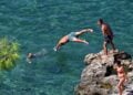 Εικόνα από την παραλία της Αρβανιτιάς στο Ναύπλιο (φωτ.: Βασίλης Παπαδόπουλος / EUROKINISSI)