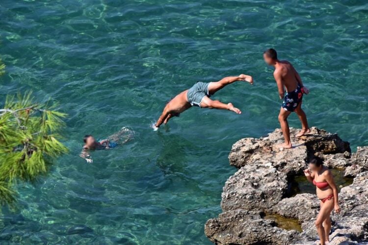 Εικόνα από την παραλία της Αρβανιτιάς στο Ναύπλιο (φωτ.: Βασίλης Παπαδόπουλος / EUROKINISSI)