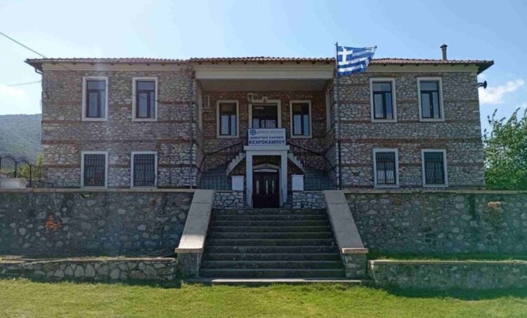 Το Δημοτικό Σχολείο του Κεχρόκαμπου (φωτ.: facebook.com/ Κεχρόκαμπος Καβάλας-Kechrokambos Kavala)