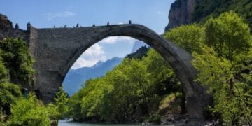 Το Πέτρινο Γεφύρι Κόνιτσας (πηγή: creativecommons.org/licenses/by-sa/4.0)