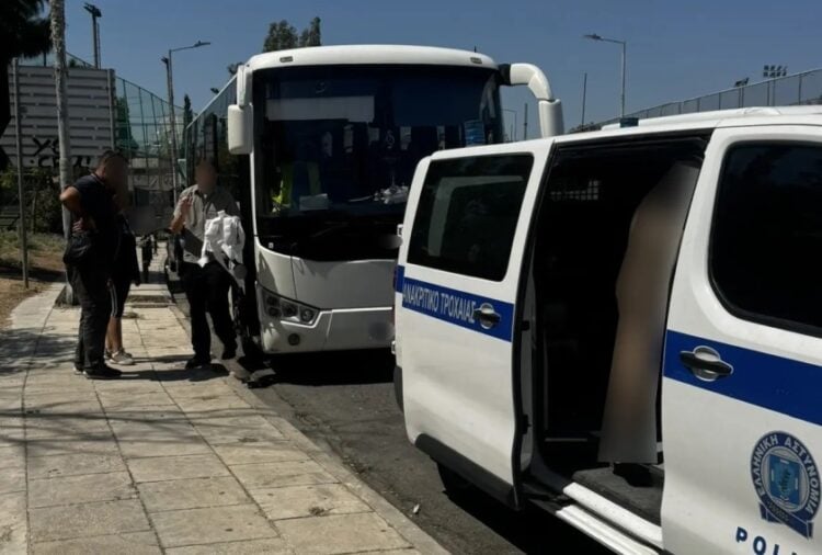Το επίμαχο λεωφορείο (φωτ.: astynomia.gr)