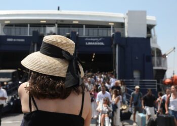 Για κάποιους οι καλοκαιρινές διακοπές τελείωσαν αλλά για άλλους μόλις αρχίζουν... (φωτ.: Δανάη Δαυλοπούλου / EUROKINISSI)