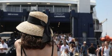 Για κάποιους οι καλοκαιρινές διακοπές τελείωσαν αλλά για άλλους μόλις αρχίζουν... (φωτ.: Δανάη Δαυλοπούλου / EUROKINISSI)