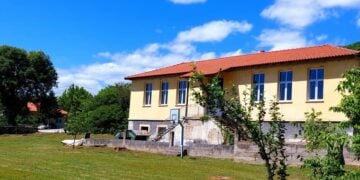 Το παλαιό σχολείο της Μακρυνίτσας Σερρών (πηγή: facebook.com/akritesrodopolis)