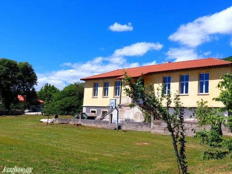Το παλαιό σχολείο της Μακρυνίτσας Σερρών (πηγή: facebook.com/akritesrodopolis)