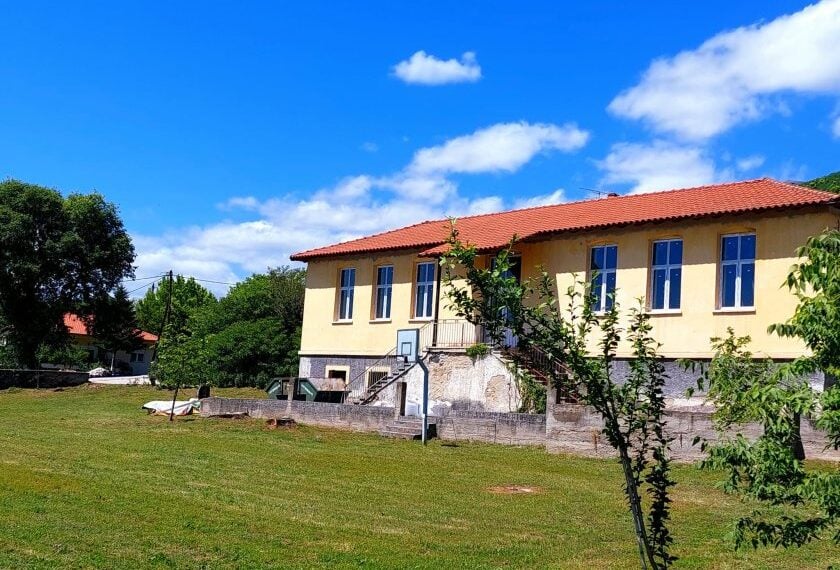Το παλαιό σχολείο της Μακρυνίτσας Σερρών (πηγή: facebook.com/akritesrodopolis)