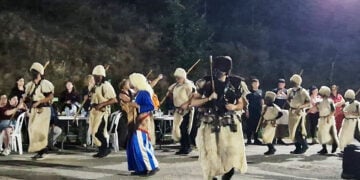 Τα Μωμο’έρια Καλλιφύτου έφεραν… αέρα Δωδεκαήμερου στην 20ή Πανελλήνια Συνάντηση Ποντιακής Νεολαίας στο Παρανέστι. Σάββατο 8 Αυγούστου 2026  (πηγή: Facebook / Katerina Billi)