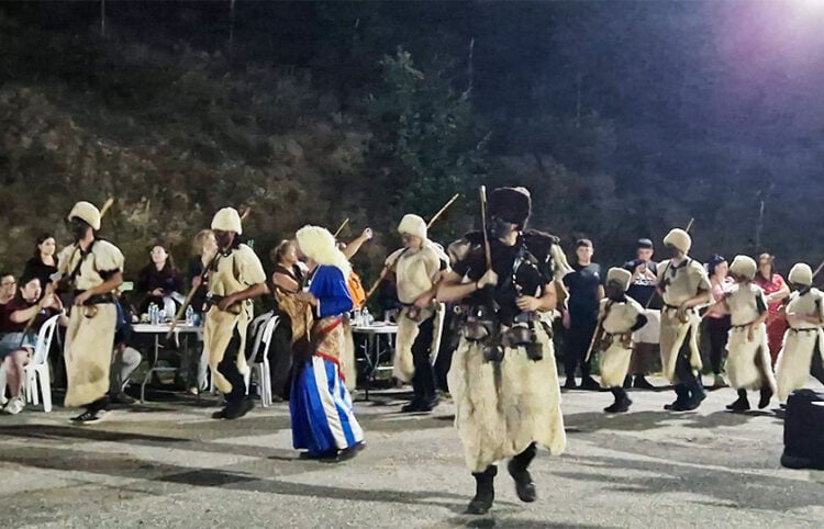 Τα Μωμο’έρια Καλλιφύτου έφεραν… αέρα Δωδεκαήμερου στην 20ή Πανελλήνια Συνάντηση Ποντιακής Νεολαίας στο Παρανέστι. Σάββατο 8 Αυγούστου 2026  (πηγή: Facebook / Katerina Billi)