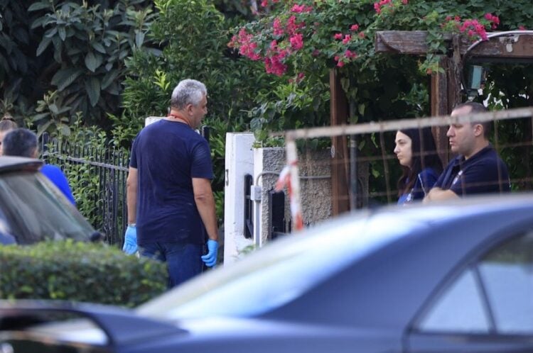 Εικόνα από την περιοχή όπου έγινε η γυναικοκτονία, στη Νέα Σμύρνη (φωτ.: Γιώργος Κονταρίνης/ EUROKINISSI)