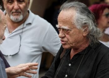 Ο Νίκος Καλογερόπουλος στην κηδεία του μουσικού Στέλιου Βαμβακάρη, στις 20 Ιουνίου 2019 (φωτ. αρχείου: Στέλιος Μισίνας/ EUROKINISSI)