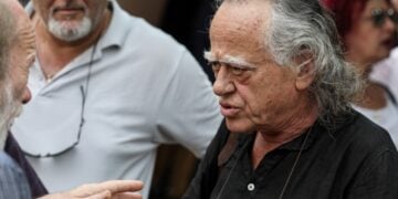 Ο Νίκος Καλογερόπουλος στην κηδεία του μουσικού Στέλιου Βαμβακάρη, στις 20 Ιουνίου 2019 (φωτ. αρχείου: Στέλιος Μισίνας/ EUROKINISSI)