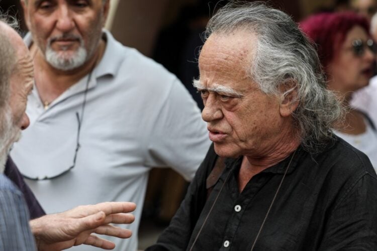 Ο Νίκος Καλογερόπουλος στην κηδεία του μουσικού Στέλιου Βαμβακάρη, στις 20 Ιουνίου 2019 (φωτ. αρχείου: Στέλιος Μισίνας/ EUROKINISSI)