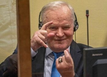 Ο Ράτκο Μλάντιτς πριν από την ανακοίνωση της απόφασης του Εφετείου στο Διεθνές Μηχανισμό για τη Διεξαγωγή των Εναπομεινάντων Ποινικών Δικαστηρίων (IRMCT) στη Χάγη της Ολλανδίας, στις 08 Ιουνίου 2021 (φωτ. αρχείου: EPA/JERRY LAMPEN)
