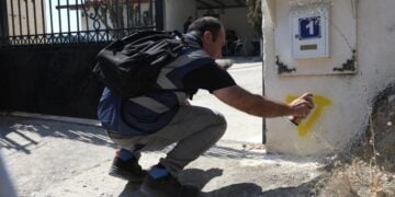 Εικόνα από τις αυτοψίες στις περιοχές που επλήγησαν από την πυρκαγιά στη Σαλαμίνα (φωτ.: Δανάη Δαυλοπούλου/ EUROKINISSI)