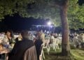 Εικόνα από το περσινό γλέντι στο προαύλιο του Συλλόγου (φωτ.: facebook.com/profile.php?id/Σπουργίτης - Κιλκίς - Πολιτιστικός Σύλλογος)