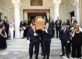 Εικόνα από την εξόδιο ακολουθία του πρώην υπουργού Στέφανου Μάνου (φωτ.: Μιχάλης Καραγιάννης/ EUROKINISSI)