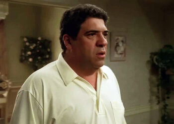 Ο Βίνσεντ Παστόρε ως «Big Pussy» (πηγή: HBO / commons.wikimedia.org)