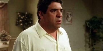 Ο Βίνσεντ Παστόρε ως «Big Pussy» (πηγή: HBO / commons.wikimedia.org)