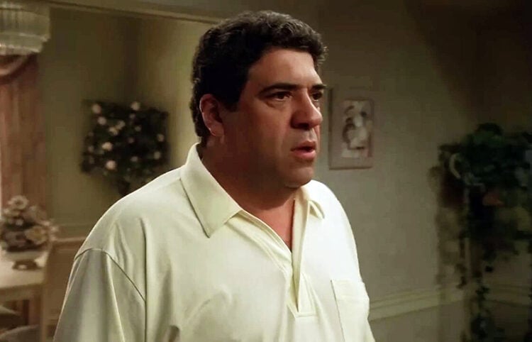 Ο Βίνσεντ Παστόρε ως «Big Pussy» (πηγή: HBO / commons.wikimedia.org)