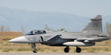 Μαχητικό αεροσκάφος JAS-39 Gripen της Σουηδικής Πολεμικής Αεροπορίας (φωτ.: Msgt. Billy Johnston, USAF/commons.wikimedia.org/wiki)